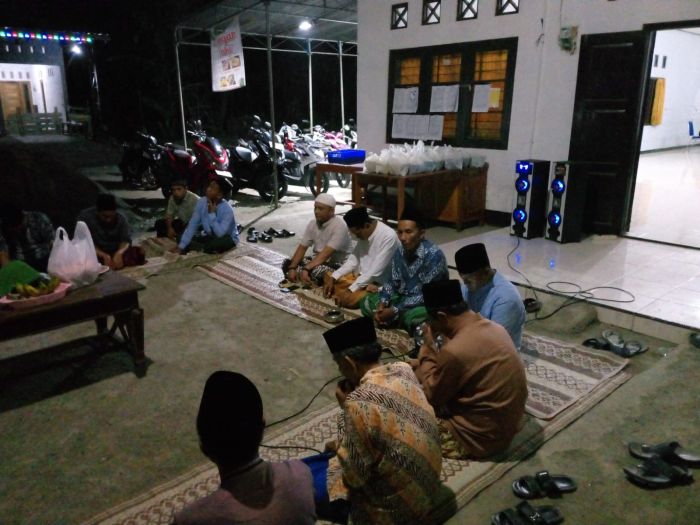Upgrade Gedung Bumdes, Pemerintah Desa Karangpoh mengadakan Tahlil Bersama 01